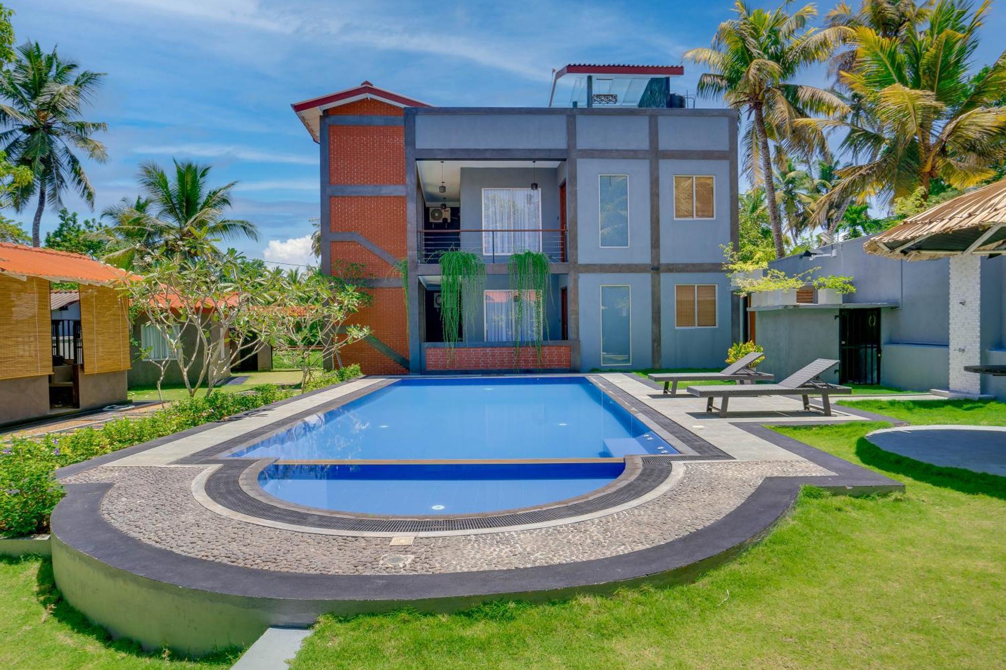 Hasthri Boutique Red Chalet In Ahangama With Pool Near Beach Exterior photo