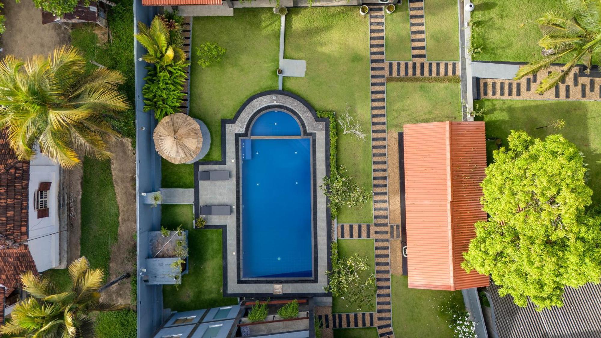 Hasthri Boutique Red Chalet In Ahangama With Pool Near Beach Exterior photo