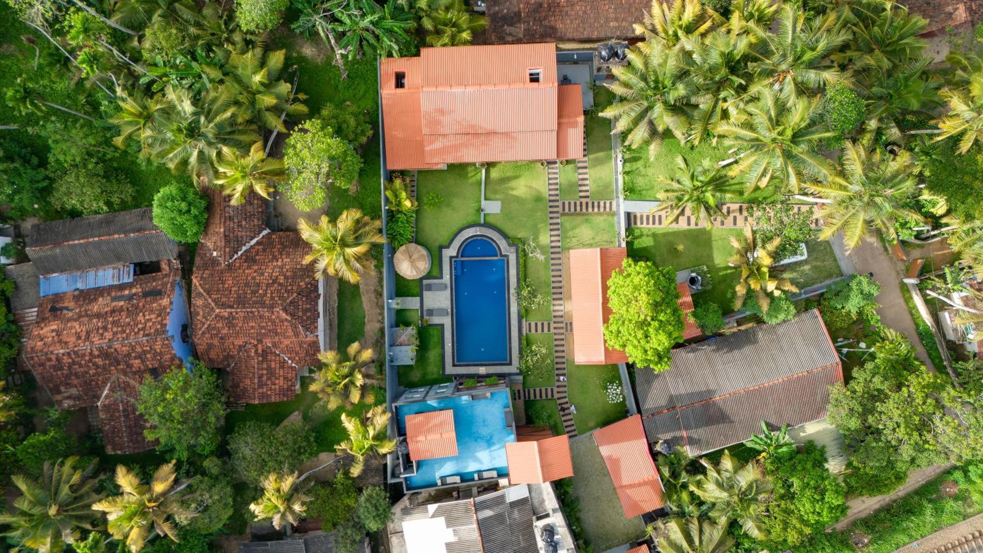 Hasthri Boutique Red Chalet In Ahangama With Pool Near Beach Exterior photo