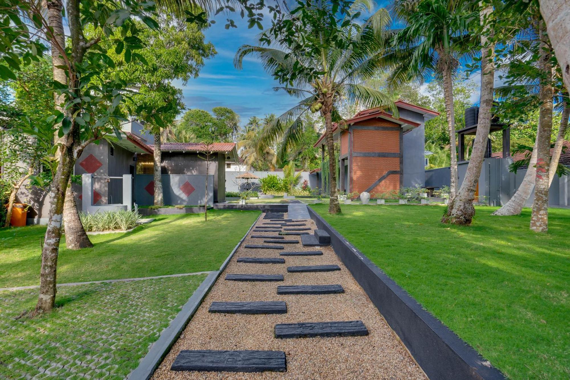 Hasthri Boutique Red Chalet In Ahangama With Pool Near Beach Exterior photo